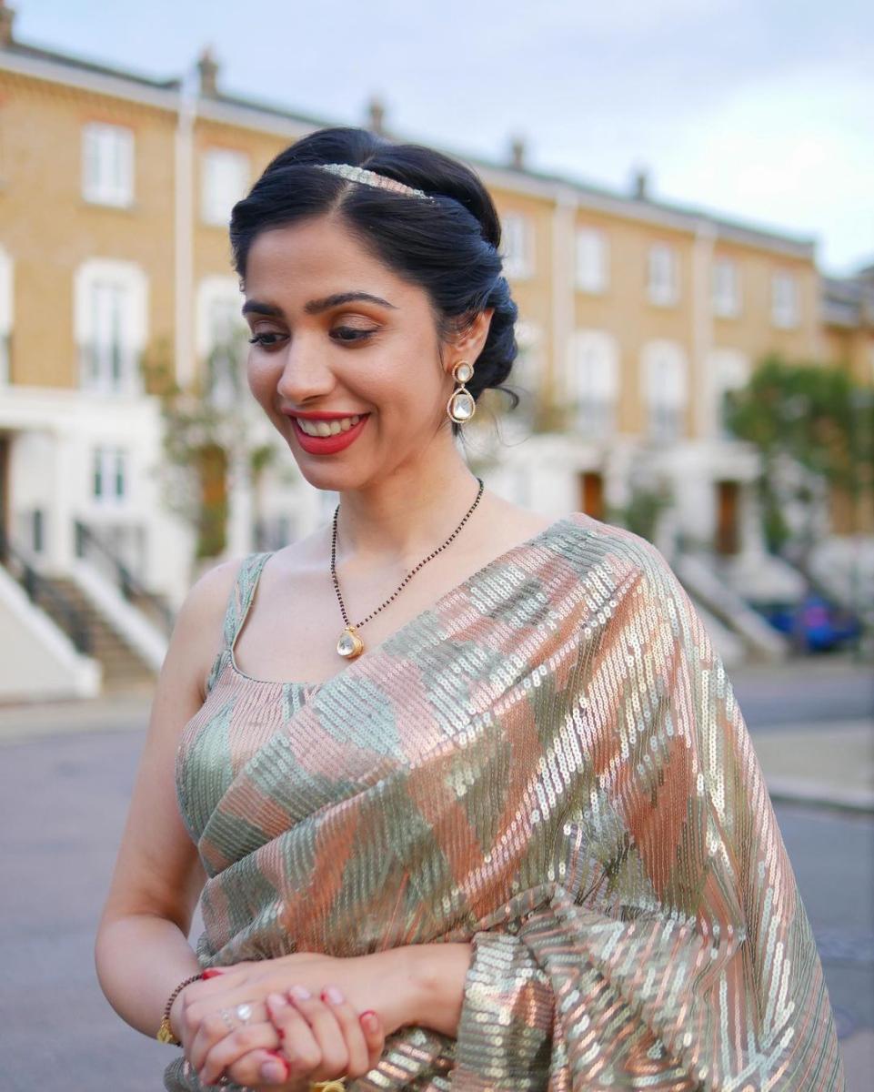 Saree-Hairstyles-109