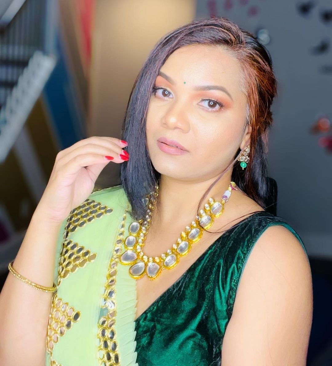 Saree-Hairstyles-118