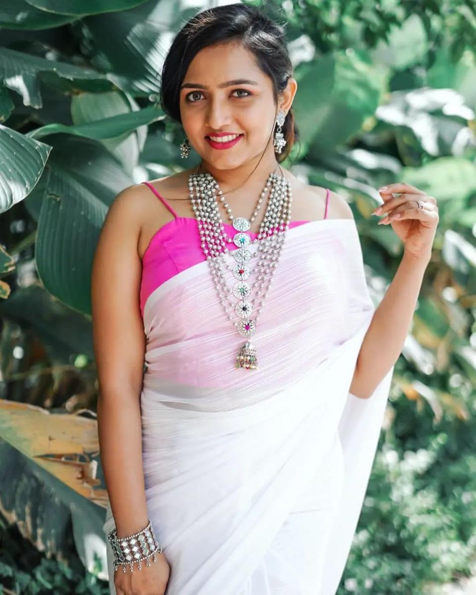 Saree-Hairstyles-119