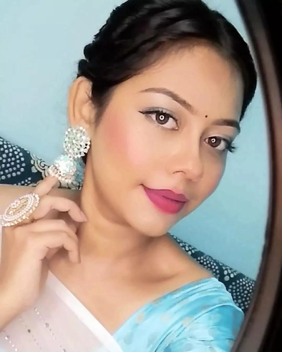 Saree-Hairstyles-120