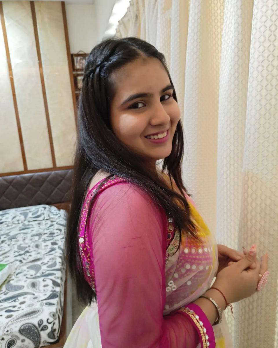 Saree-Hairstyles-132