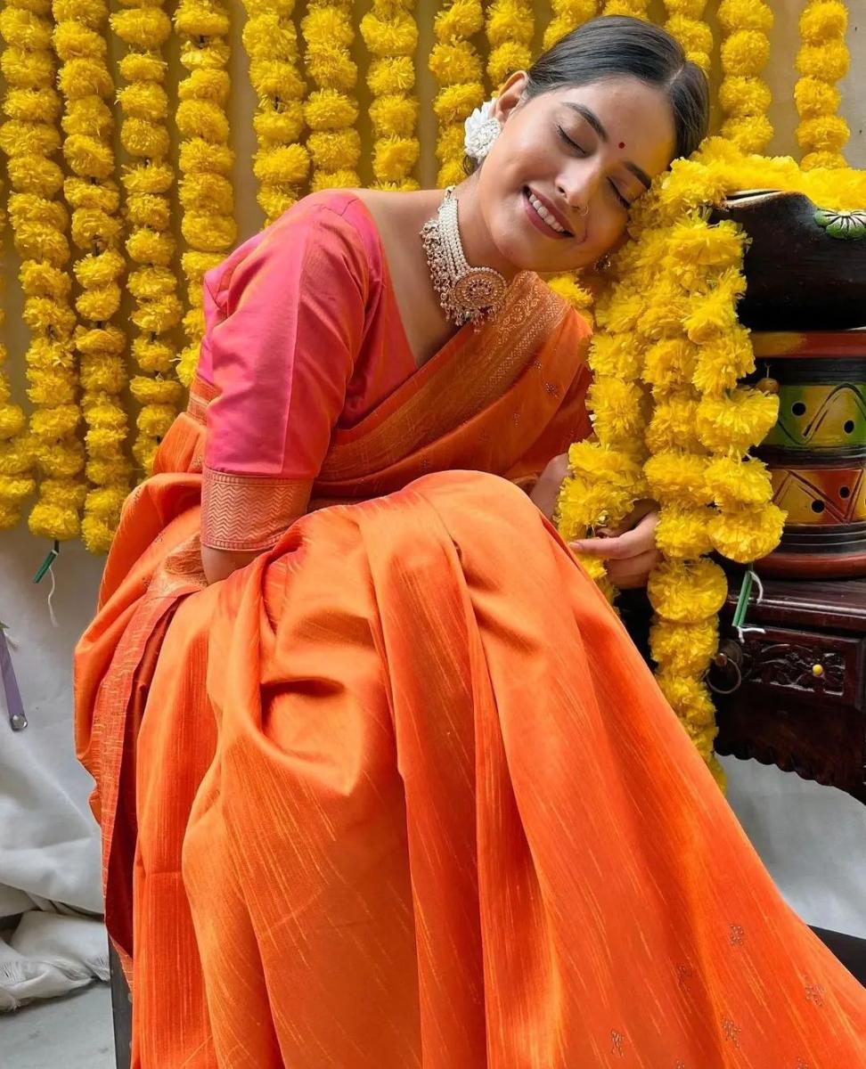 Saree-Hairstyles-136