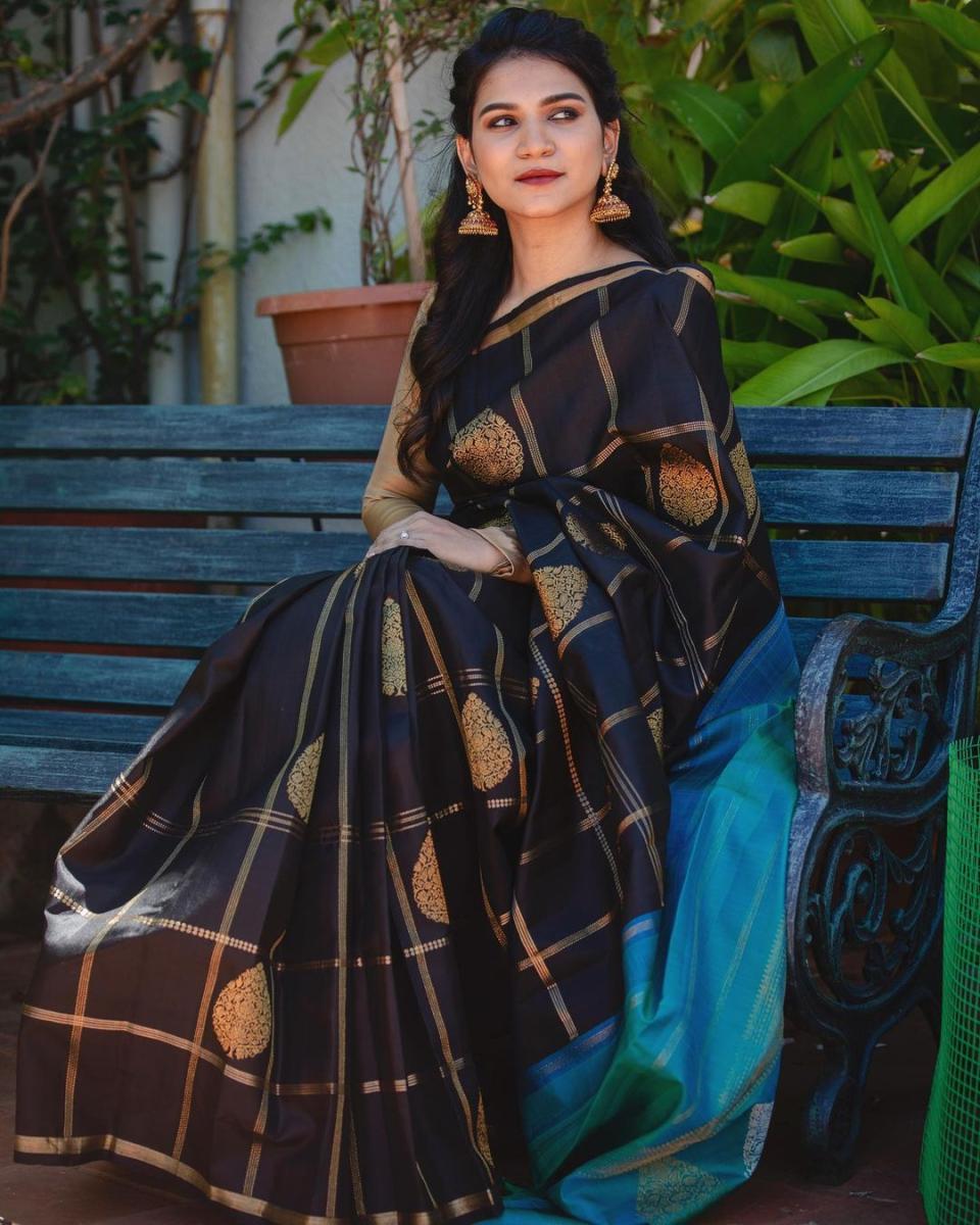 Saree-Hairstyles-158