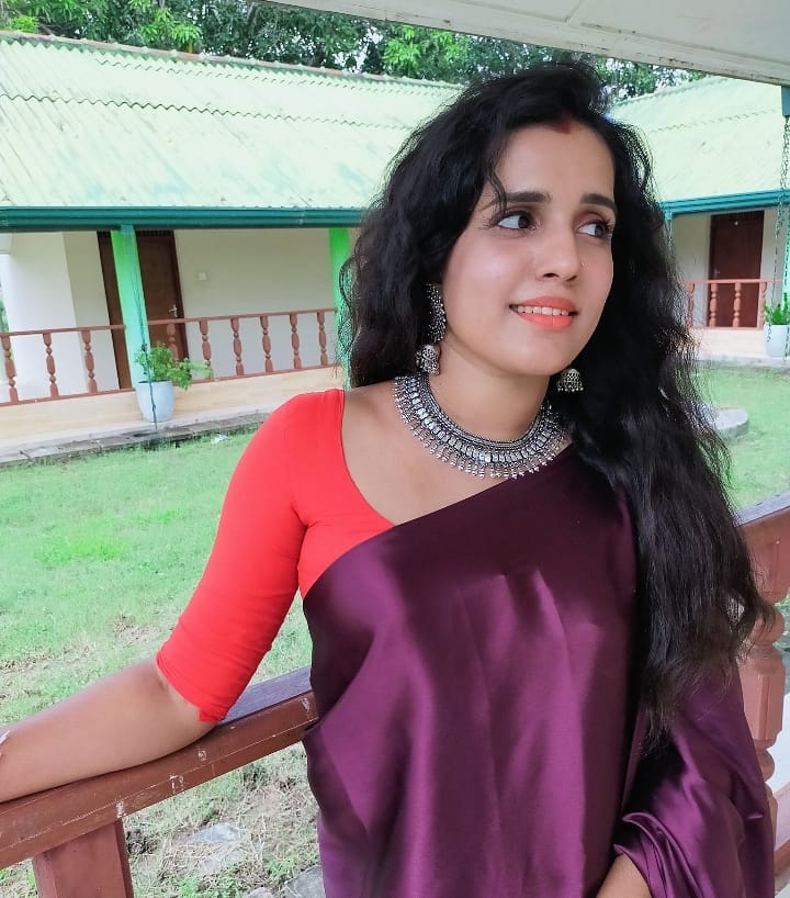 Saree-Hairstyles-160