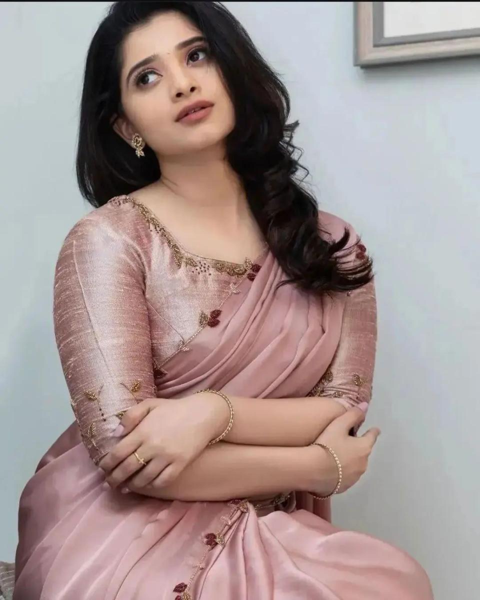 Saree-Hairstyles-193