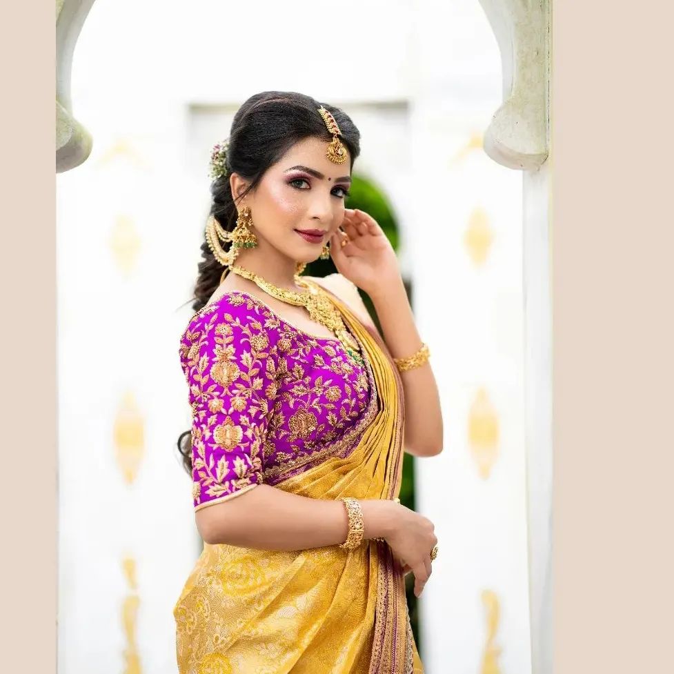 Saree-Hairstyles-195