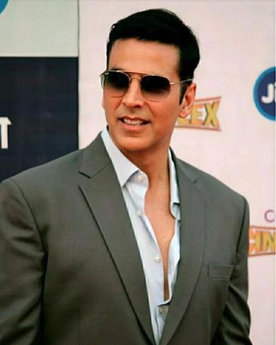 Akshay Kumar hairstyle in movie Airlift