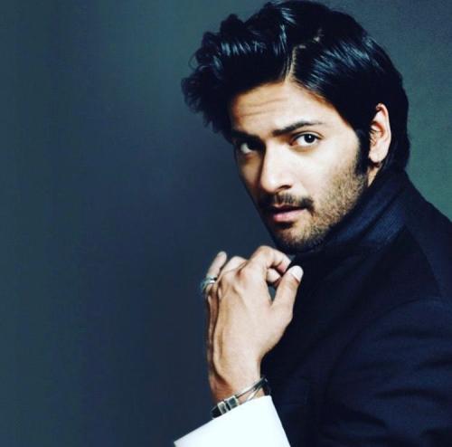 Ali-Fazal-hairstyle-12