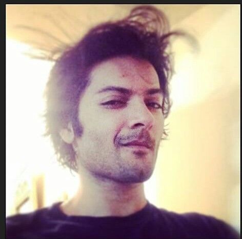 Ali-Fazal-hairstyle-9