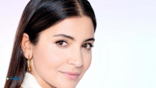 Anushka Sharma straight hairstyle