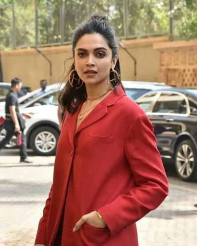 Deepika Padukone's medium length haircuts