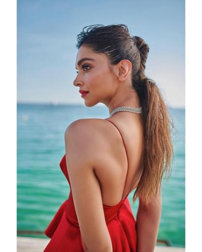 Deepika Padukone's hair ideas for ponytail