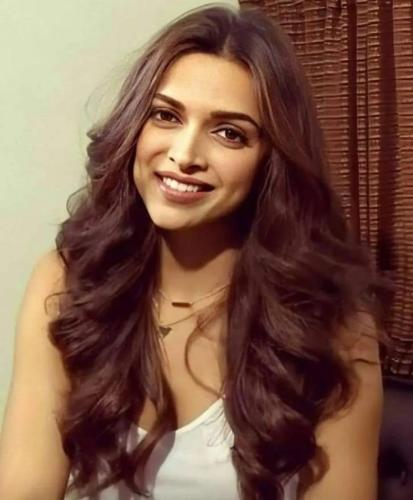 Deepika Padukone's natural hair style