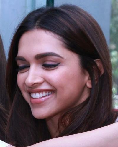 Deepika Padukone's hairstyles for square face
