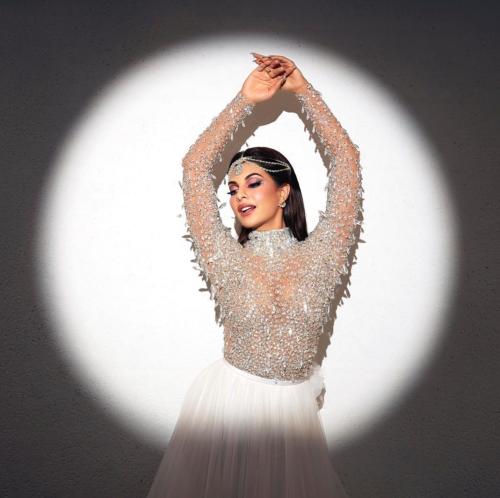 Jacqueline-Fernandez-hairstyle-24