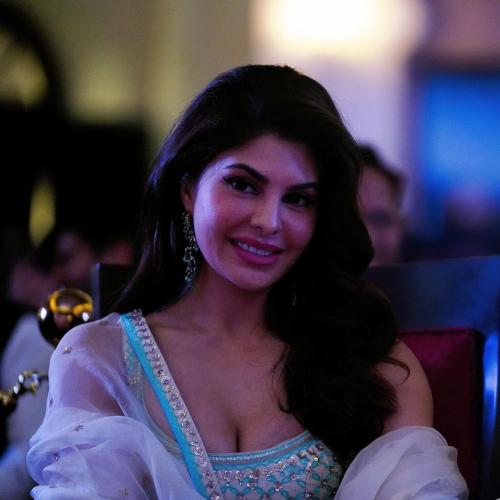 Jacqueline-Fernandez-hairstyle-28