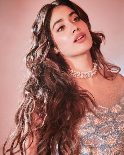 Janhvi-Kapoor-Hairstyle-13