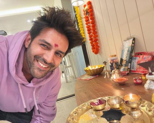 Kartik Aaryan home look