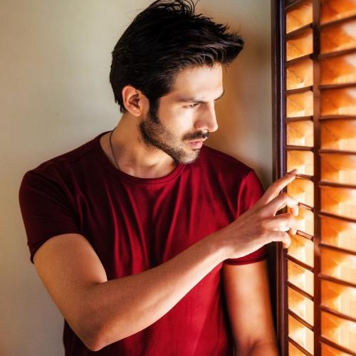 Short hairstyles of Kartik Aaryan