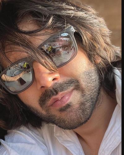 Versatile hairstyles of Kartik Aaryan for men