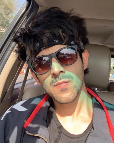 Actor hair fashion of Kartik Aaryan