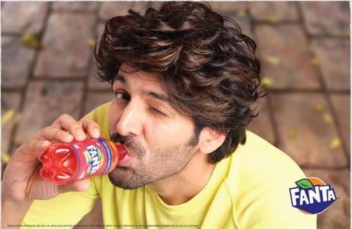 Kartik Aaryan Hairstyles in Pyar Ka Punchnama