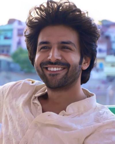 Kartik Aaryan casual hairstyle