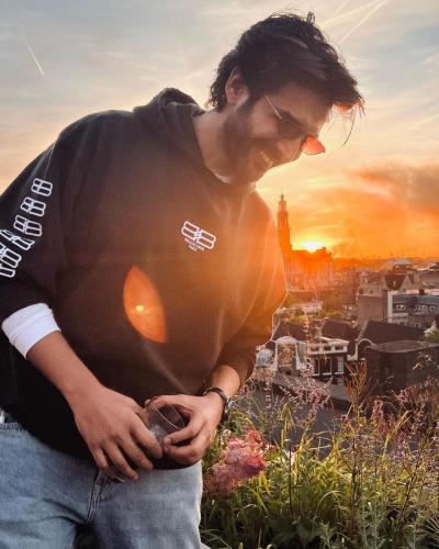 Kartik Aaryan Bollywood actor hairstyle