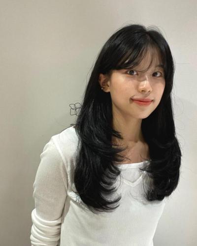 Layered-Haircut-with-Bangs-60