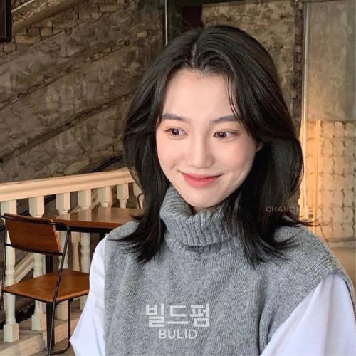 Layered-Haircut-with-Bangs-76