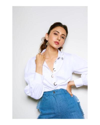 Rakulpreet-Singh-hairstyle-13