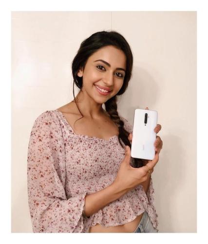 Rakulpreet-Singh-hairstyle-27