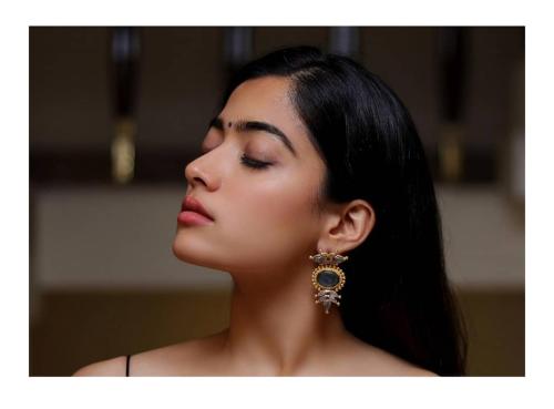 Rashmika-Mandanna-Hairstyle-13