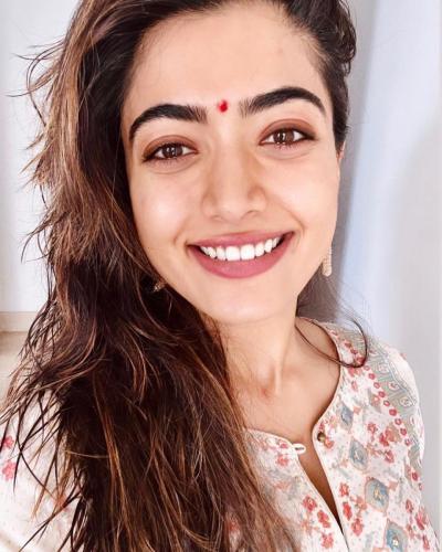 Rashmika-Mandanna-Hairstyle-38