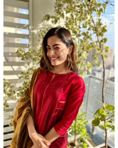 Rashmika-Mandanna-Hairstyle-46