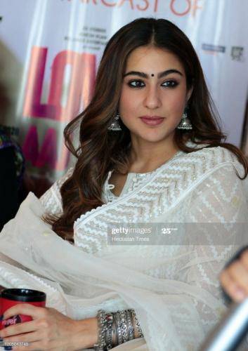Sara-Ali-Khan-Hairstyle-47