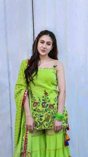 Sara-Ali-Khan-Hairstyle-75
