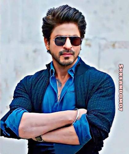 Shahrukh khan in blue t-shirt with blue shrug and goggles and medium hairstyle