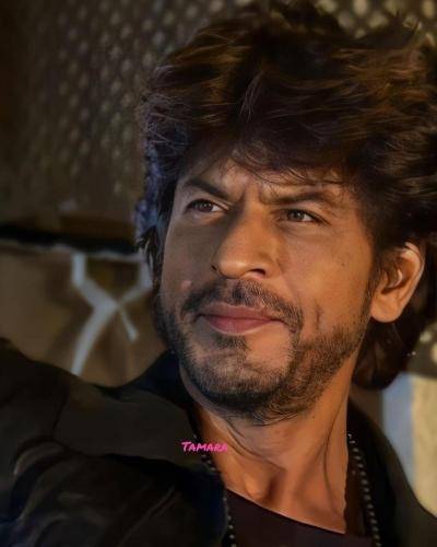 Shahrukh khan in black shirt medium messy hairstyle