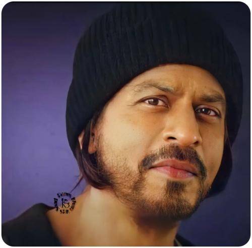 Shahrukh khan in long  hair with cap