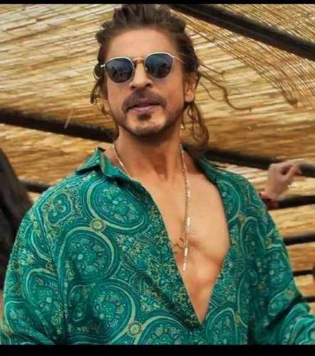 Shahrukh khan in green shirt and ponytail hairstyle