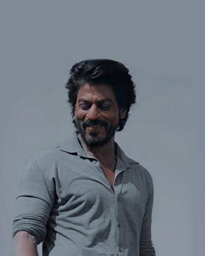 Shahrukh khan in grey shirt with medium messy hairstyle