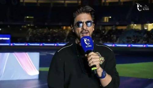 Shahrukh khan in black outfit with goggles with medium hair