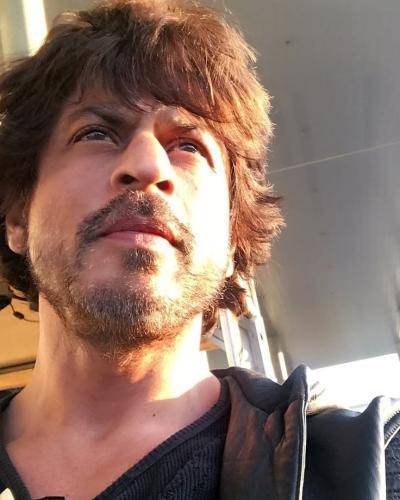 Shahrukh khan in messy medium hairstyle