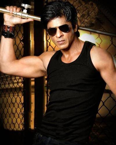 Shahrukh khan in black outfit with goggles and medium hairstyle