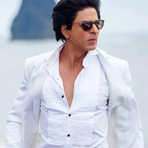 Shahrukh khan in all white outfit with goggles and medium hairstyle