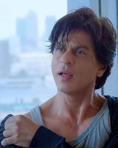 Shahrukh khan in grey t-shirt and messy medium hairstyle