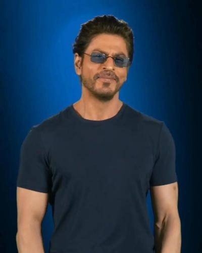 Shahrukh khan in blue t-shirt with goggles and gelled hairstyle