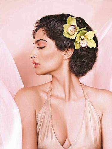 Sonam-Kapoor-Hairstyles-6