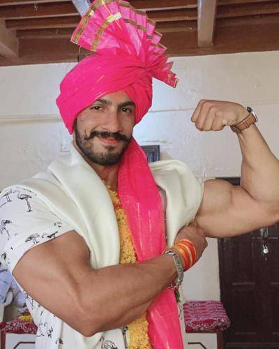 Thakur-Anoop-Singh-Hairstyles-11